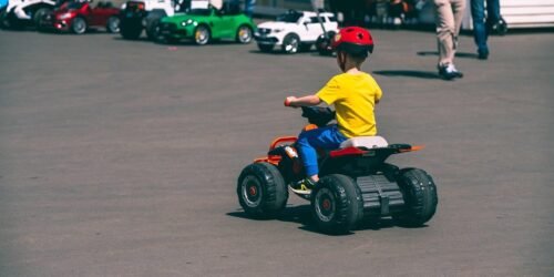 kid, toys, car, happy, driving, rent, car wallpapers, road, fun, drive, transportation, transport, electric, vehicle, park, moscow, russia, child, negative space, gray fun